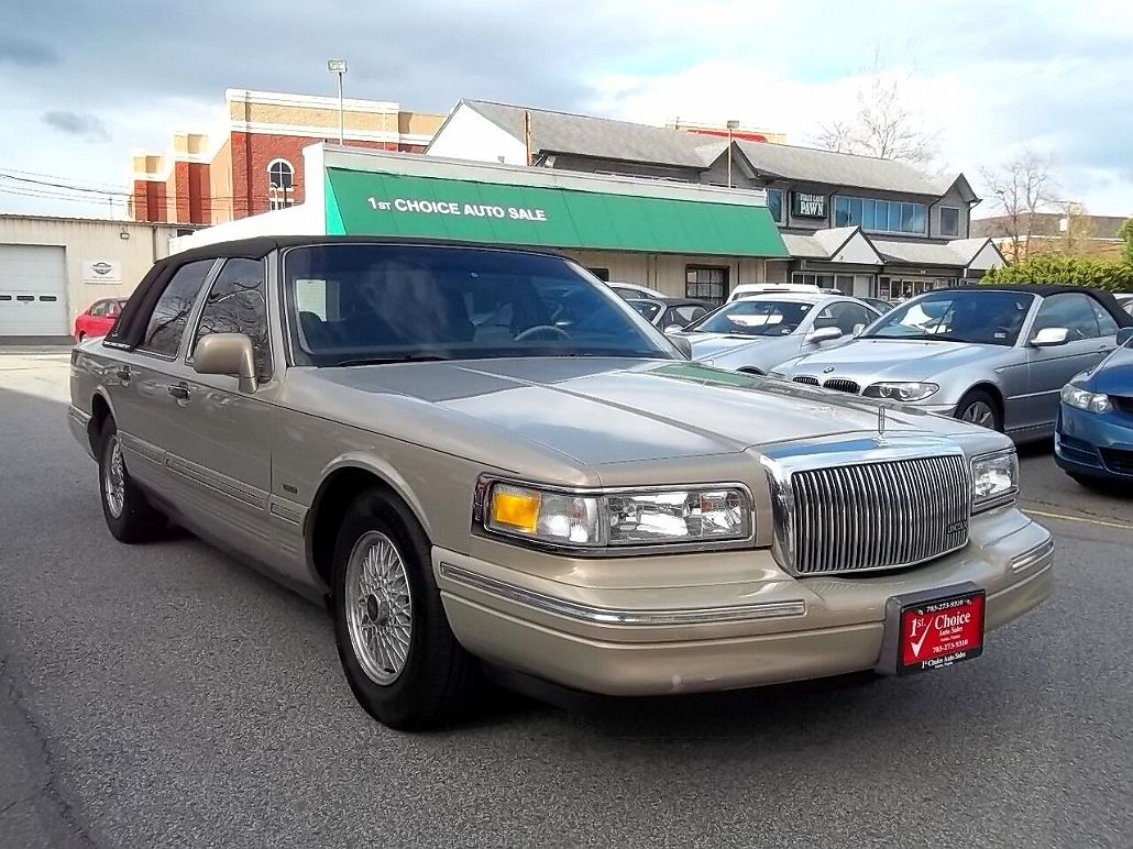 1996 Lincoln Town Car Signature image 3