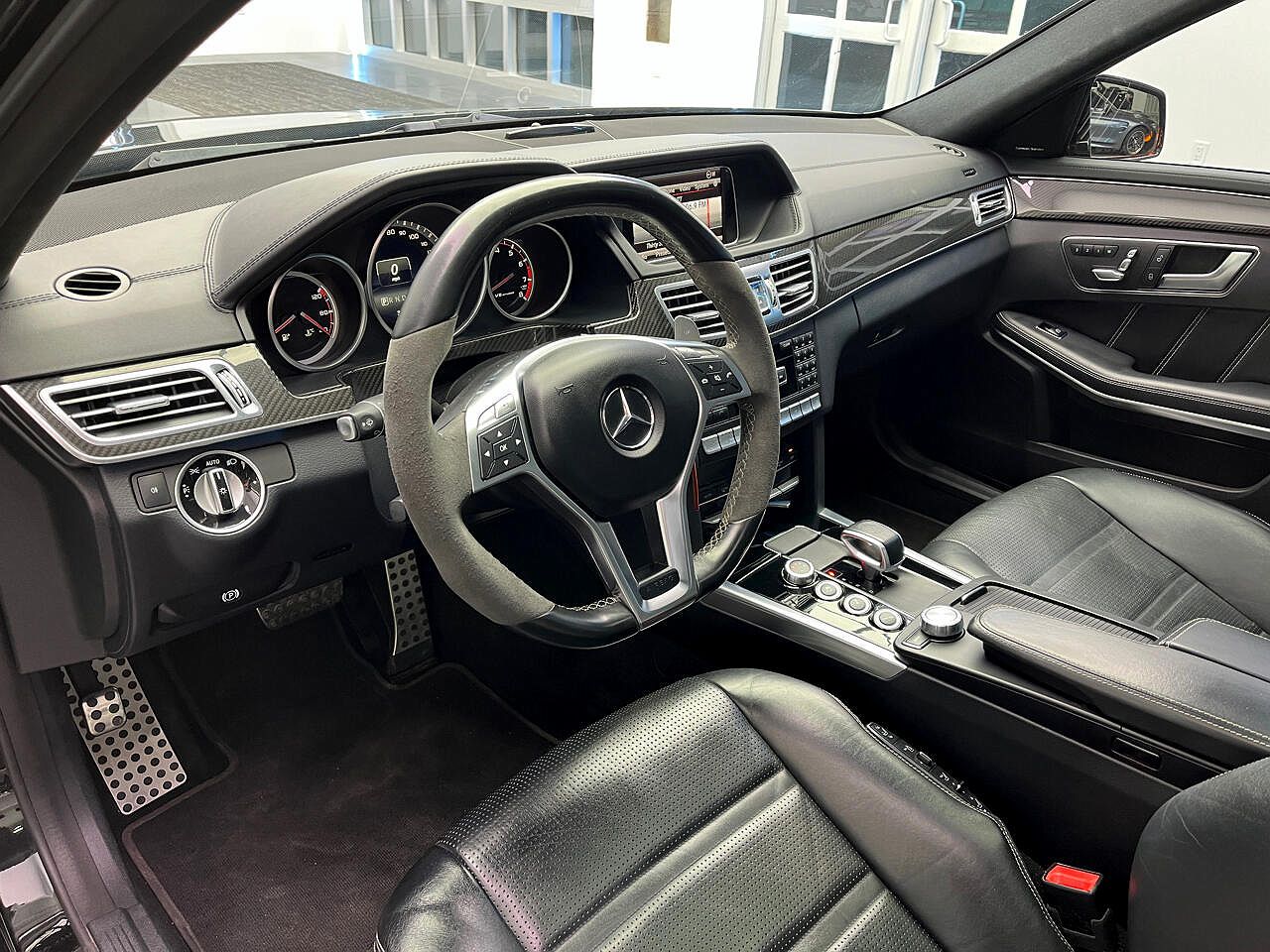 2015 Mercedes-Benz E-Class AMG E 63 image 21