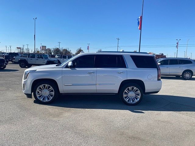 2019 Cadillac Escalade null image 2