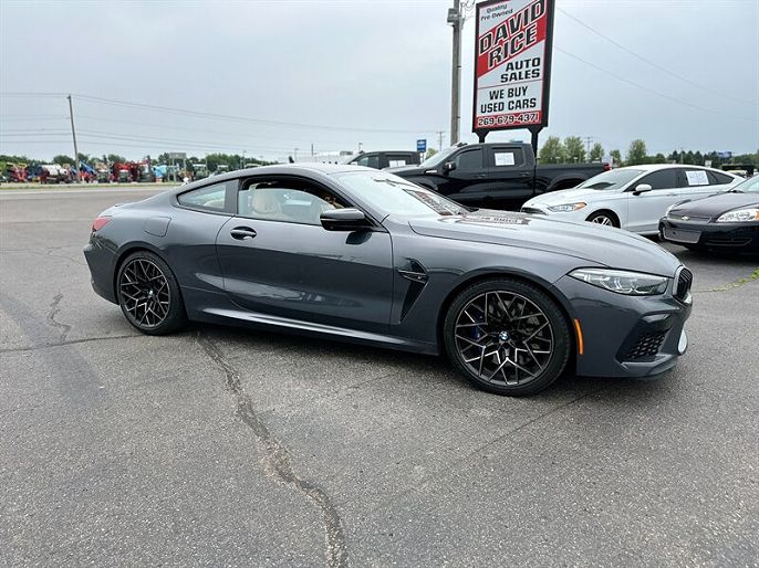 2022 BMW M8