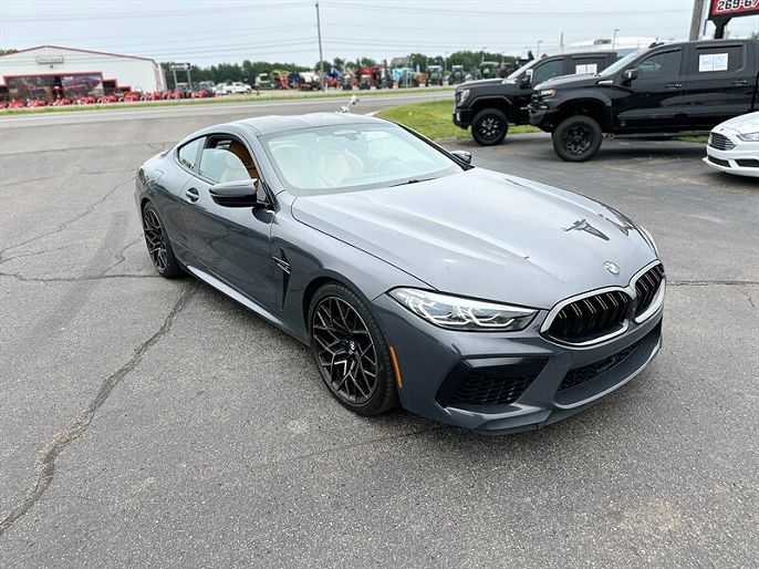 2022 BMW M8