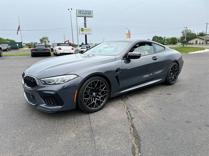 2022 BMW M8