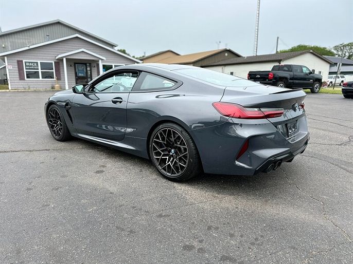 2022 BMW M8