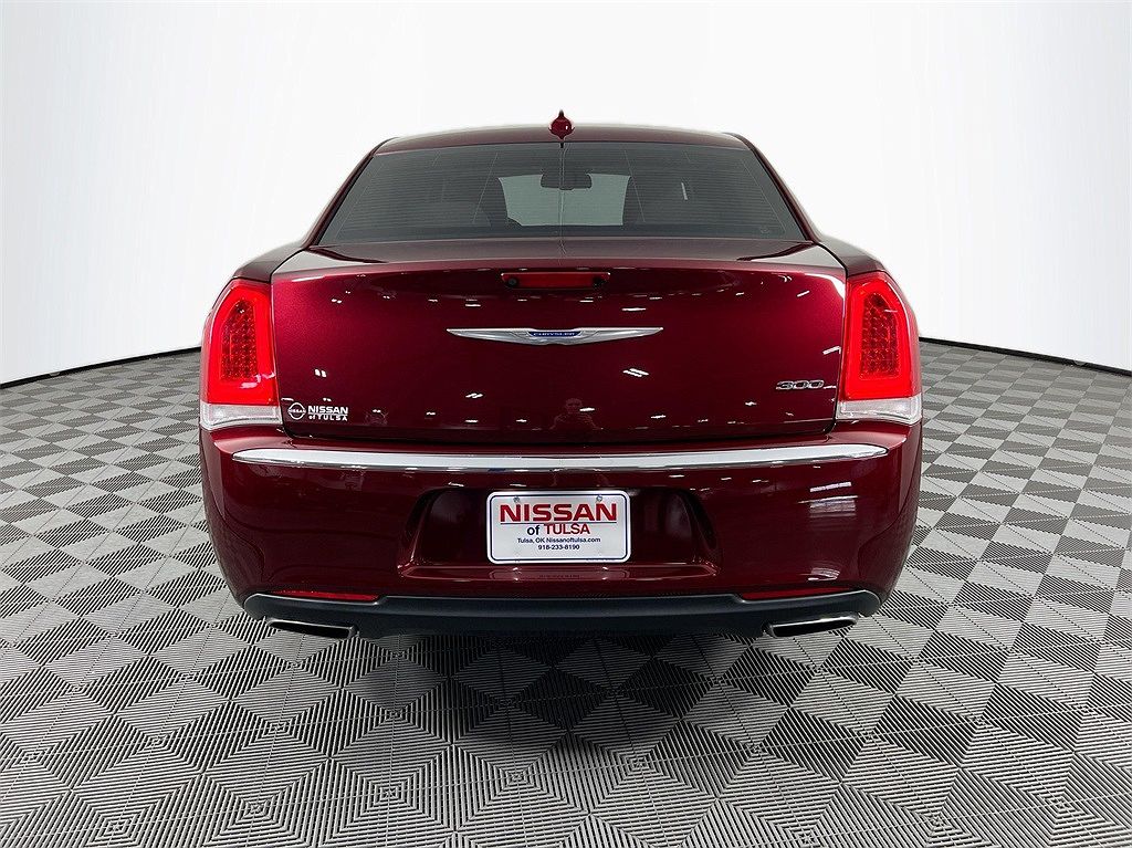 2018 Chrysler 300 Limited Edition image 5
