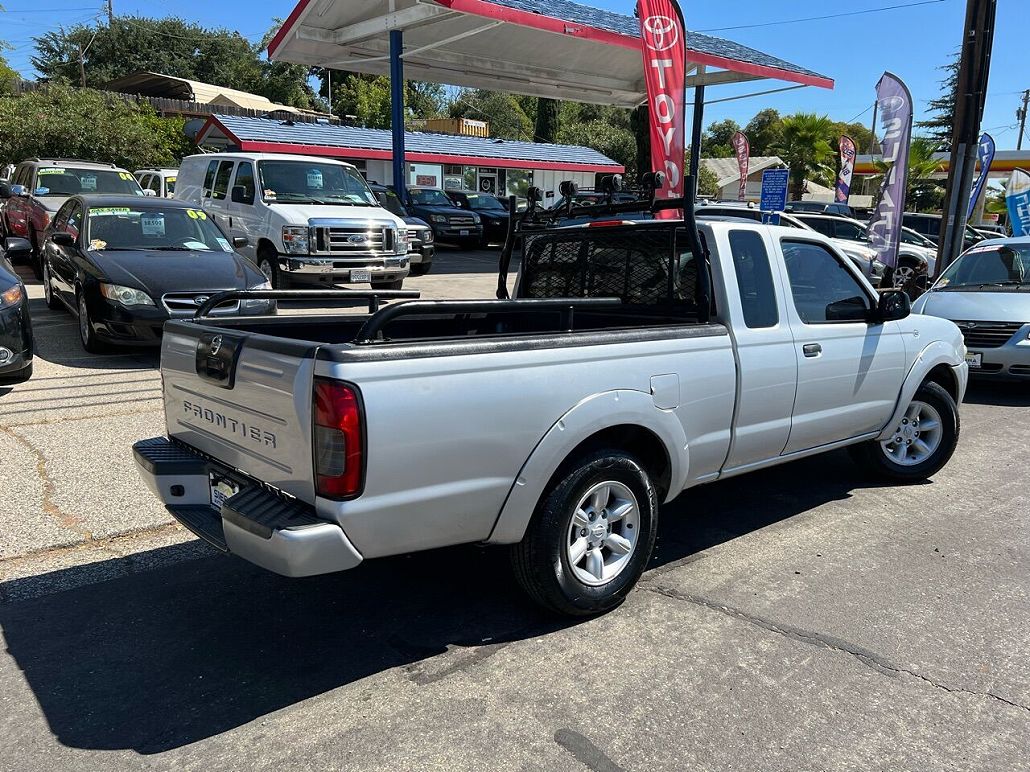 2004 Nissan Frontier XE image 2