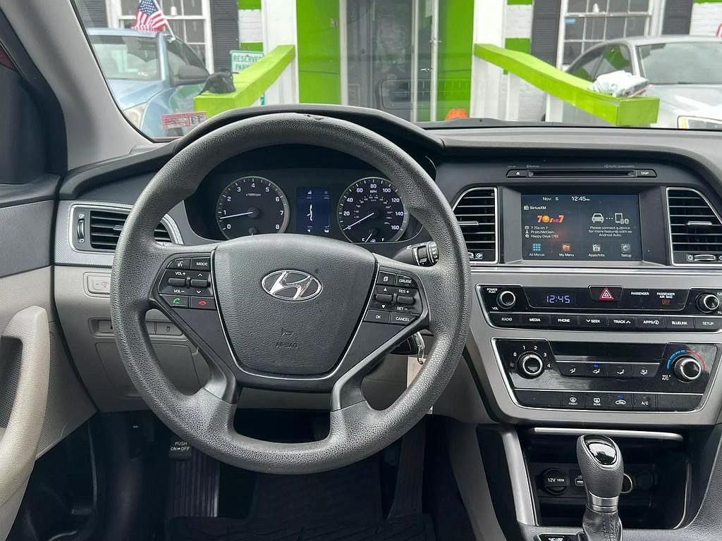 2016 Hyundai Sonata SE image 17