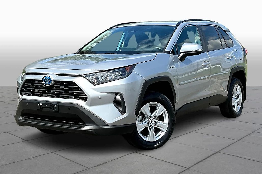 2021 Toyota RAV4 LE image 0