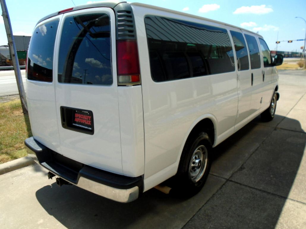 1999 Chevrolet Express 3500 image 4