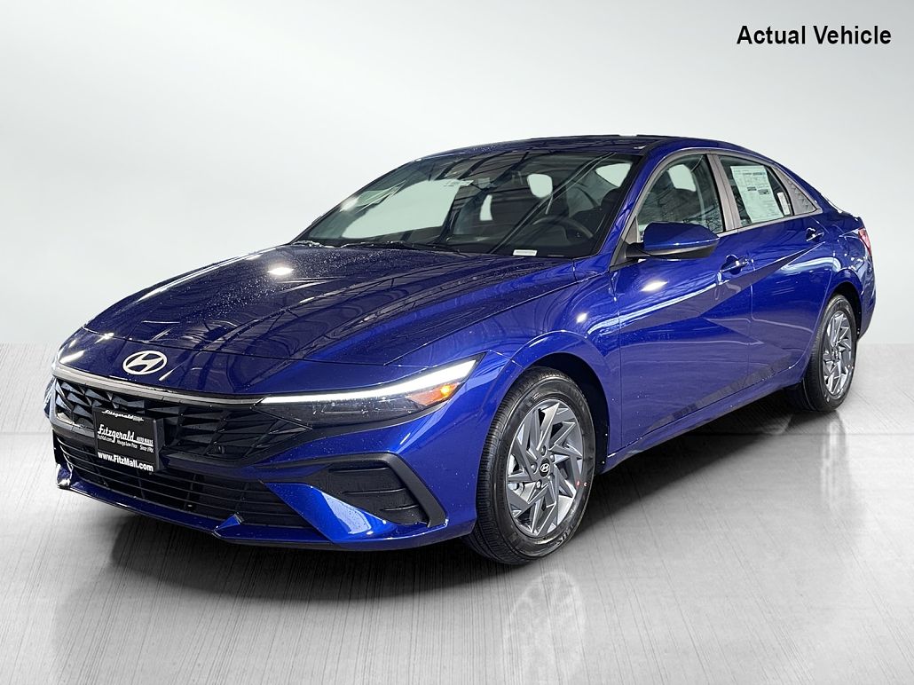 2024 Hyundai Elantra Blue image 2
