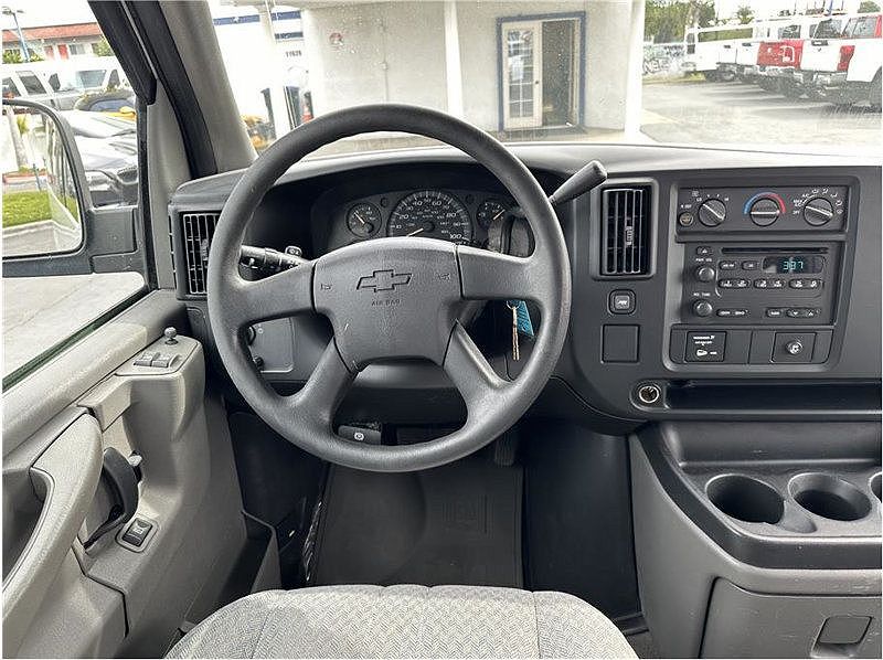 2006 Chevrolet Express 3500 image 18