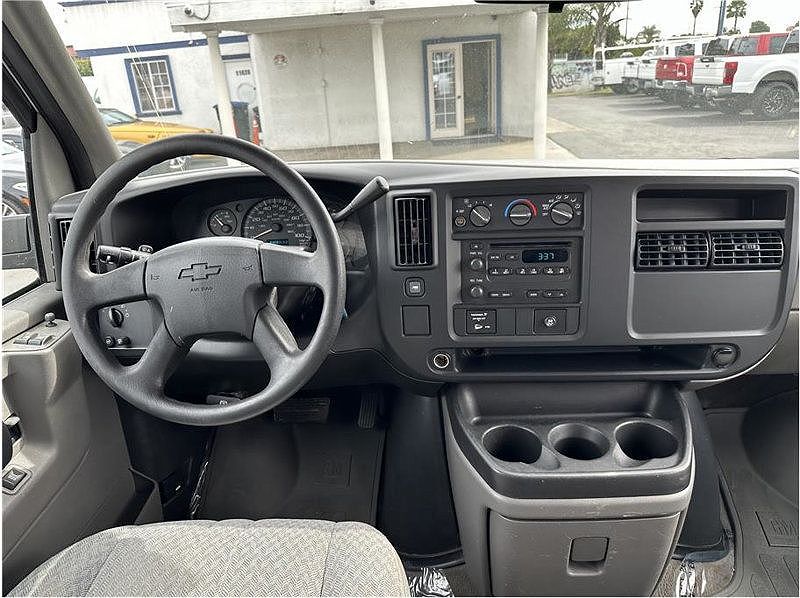 2006 Chevrolet Express 3500 image 20