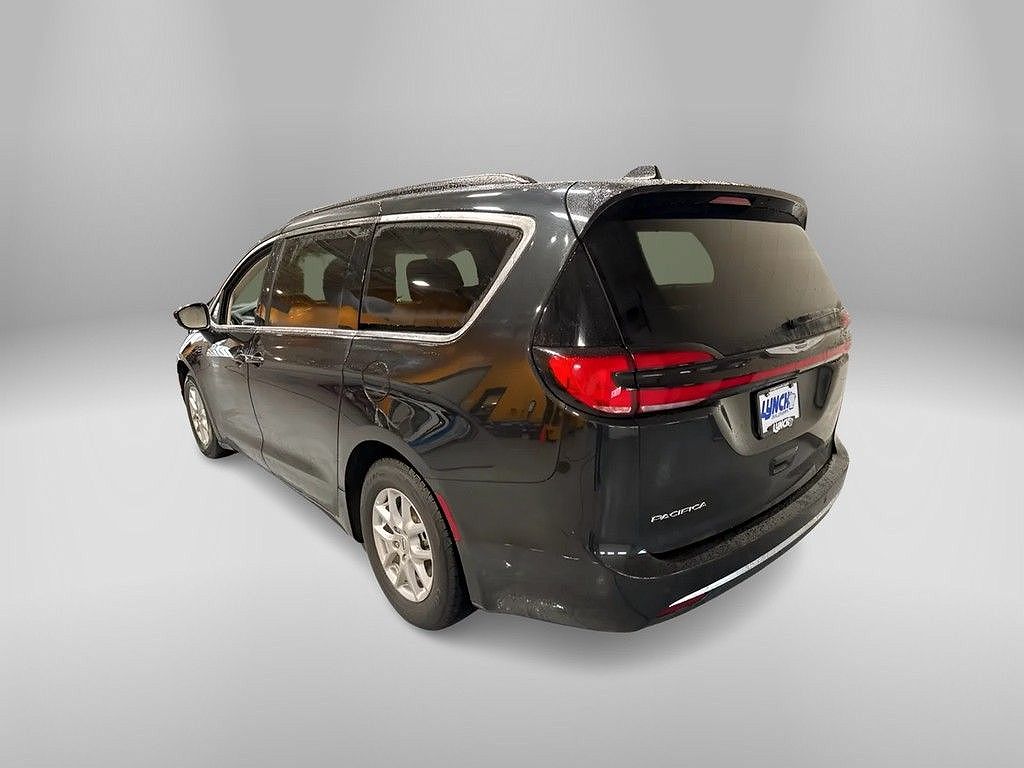 2022 Chrysler Pacifica Touring-L image 2