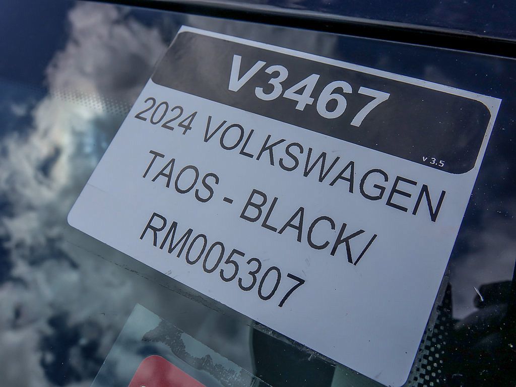 2024 Volkswagen Taos SE image 30