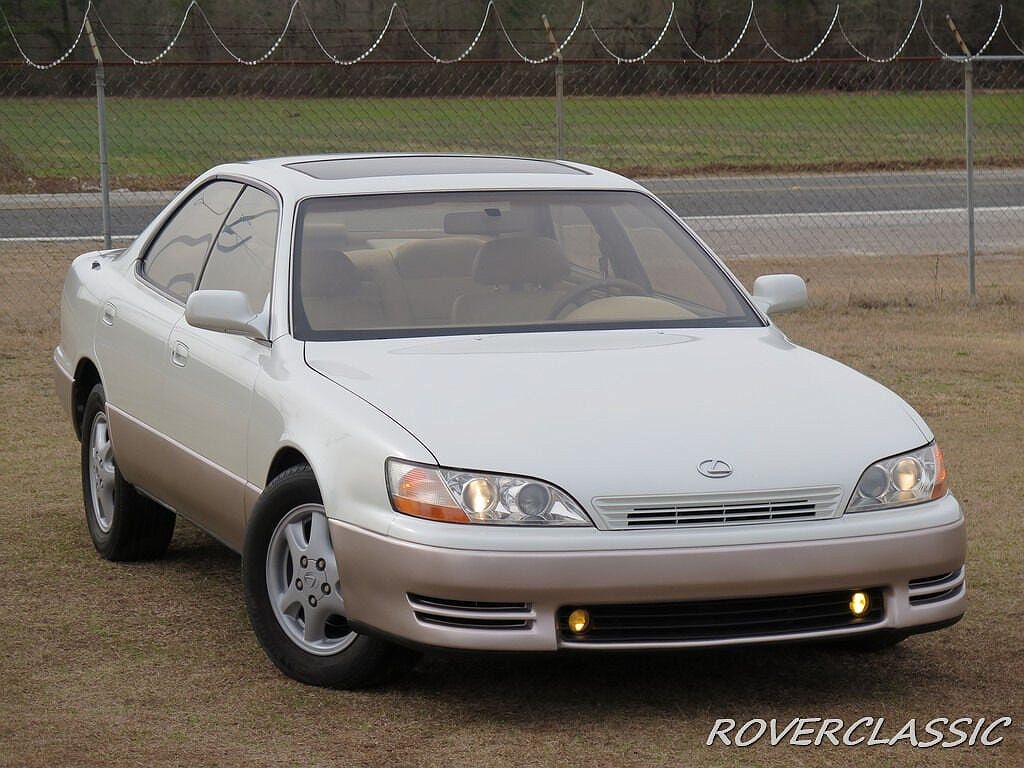 1993 Lexus ES 300 image 0