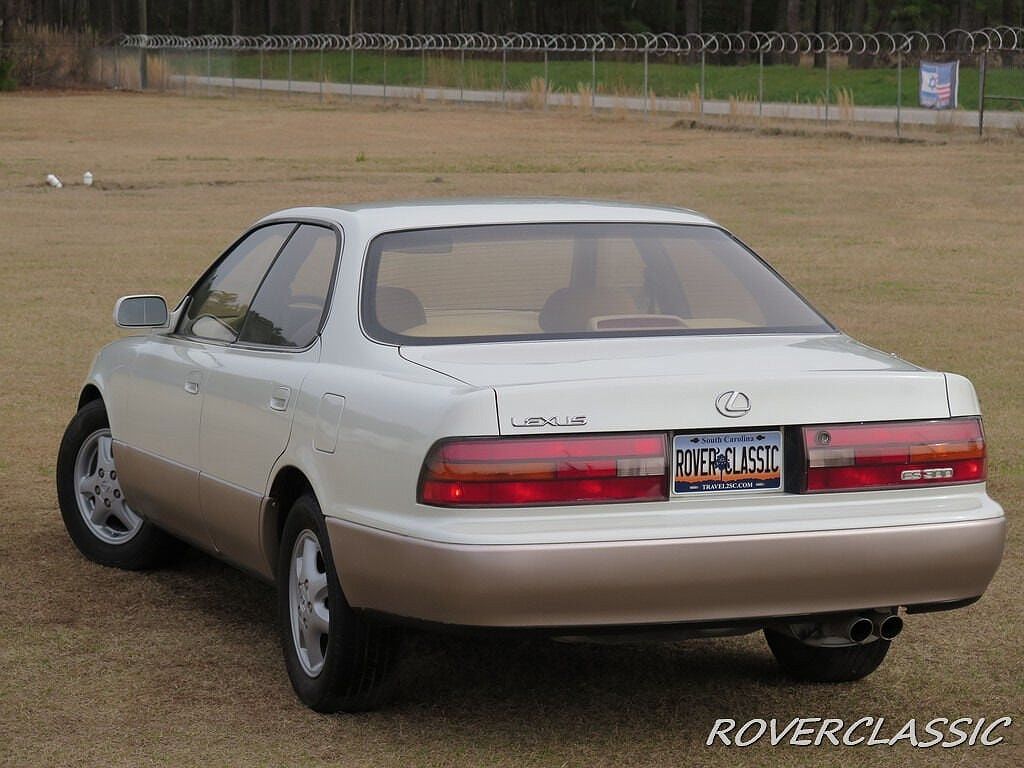 1993 Lexus ES 300 image 1