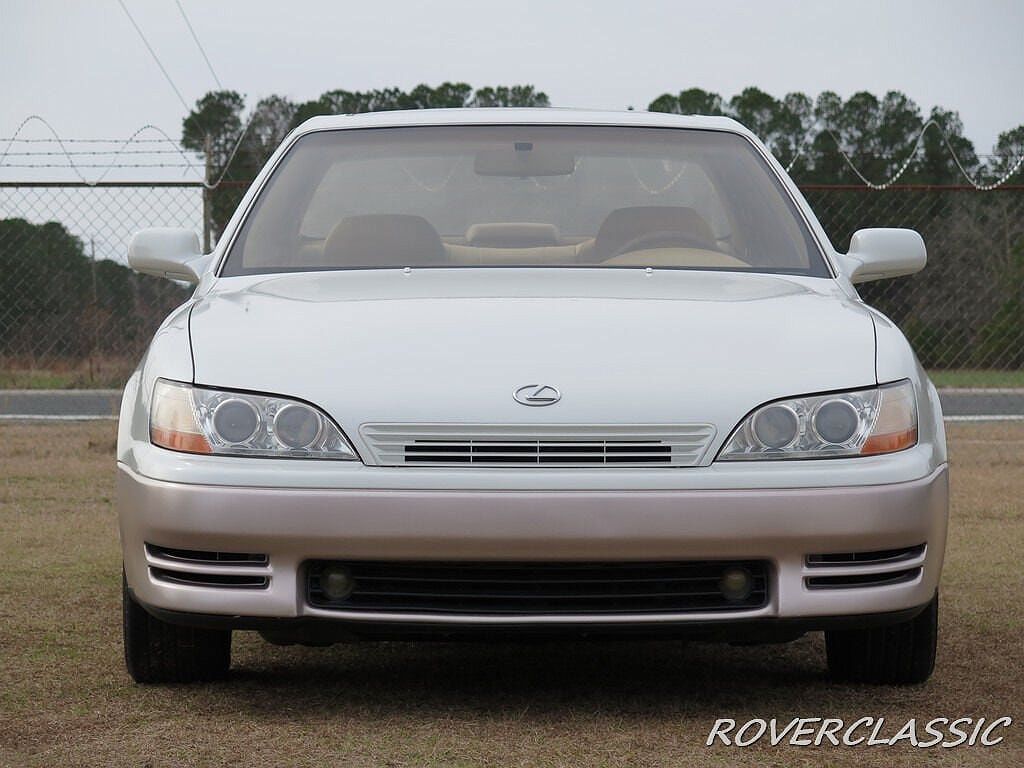 1993 Lexus ES 300 image 2