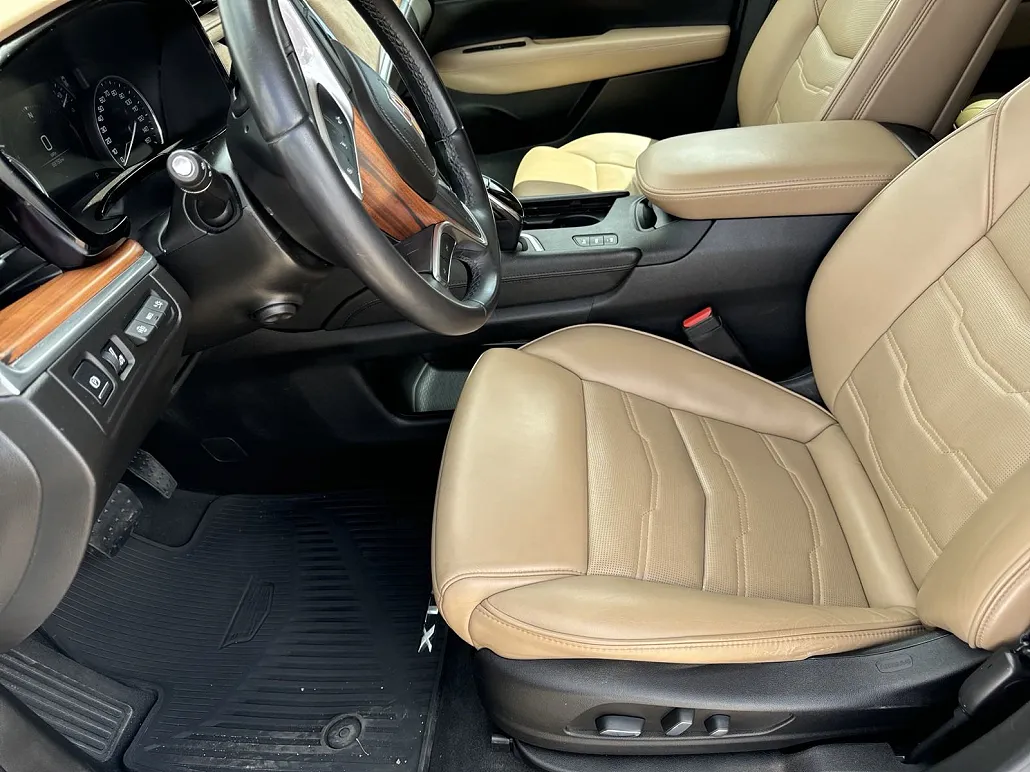 2018 Cadillac XT5 Platinum image 1