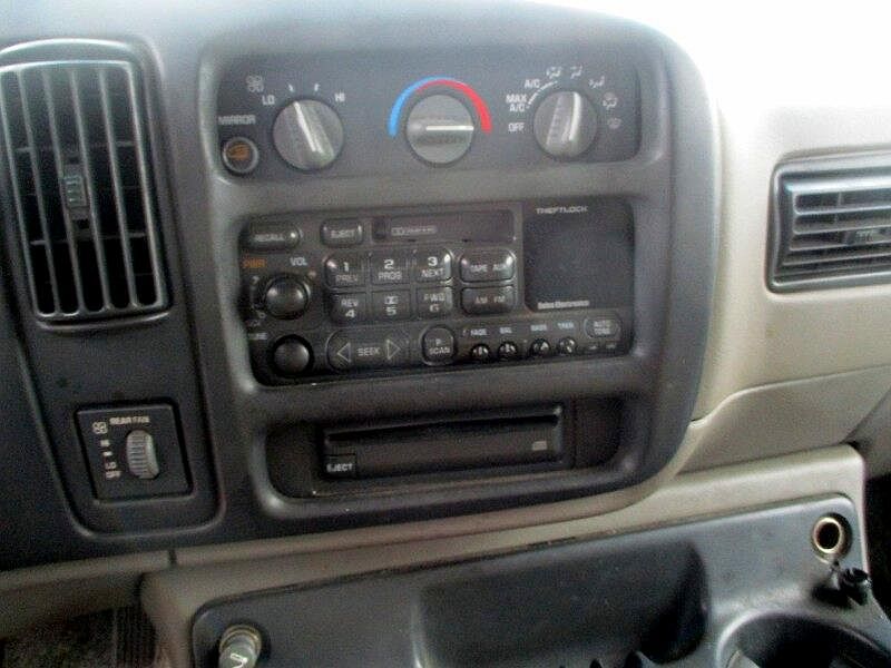 2000 Chevrolet Express 1500 image 11