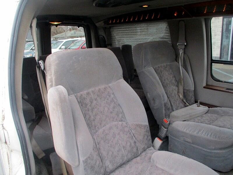 2000 Chevrolet Express 1500 image 7