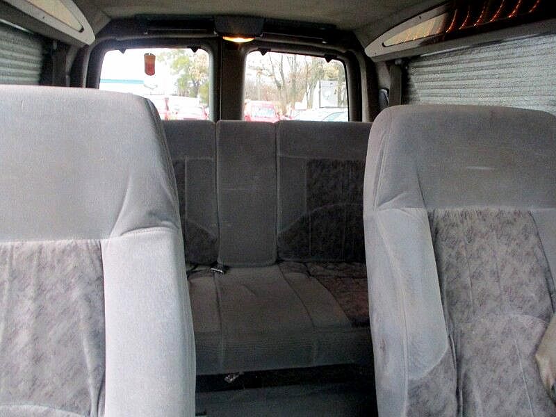2000 Chevrolet Express 1500 image 8