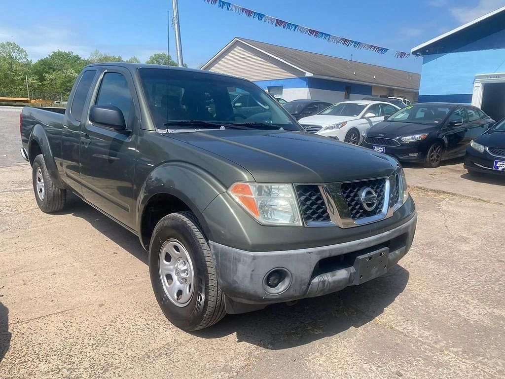 2005 Nissan Frontier XE image 2