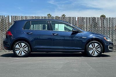 2016 Volkswagen e-Golf SE image 2