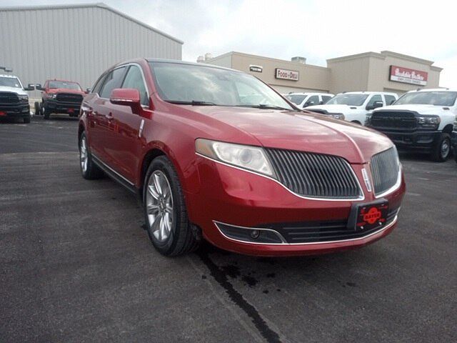2014 Lincoln MKT null image 3