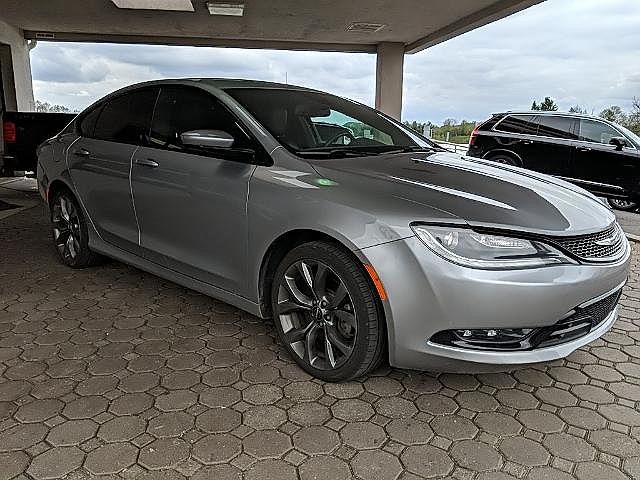 2015 Chrysler 200 S image 2