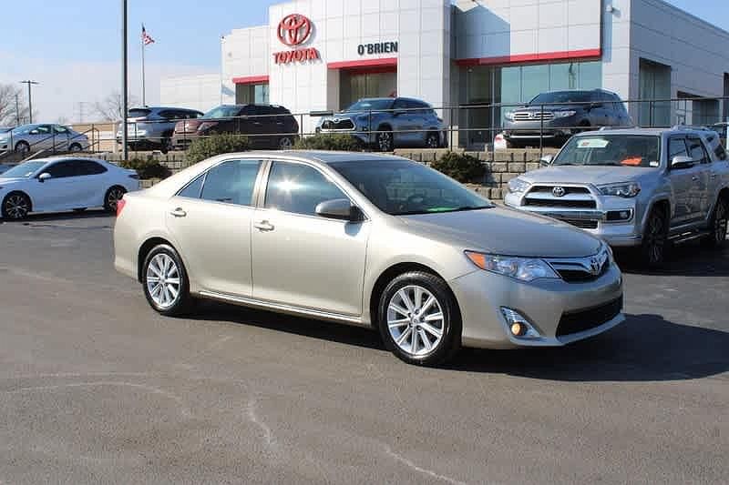 2014 Toyota Camry XLE image 0