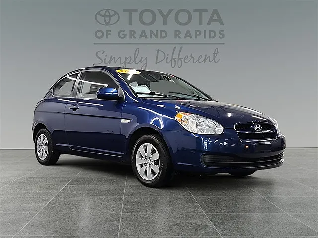 2010 Hyundai Accent GS image 2