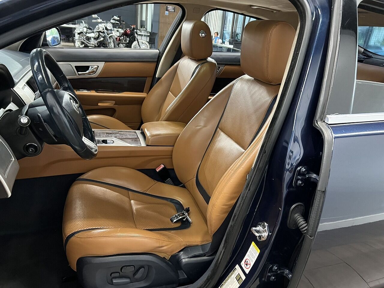 2012 Jaguar XF Portfolio image 22