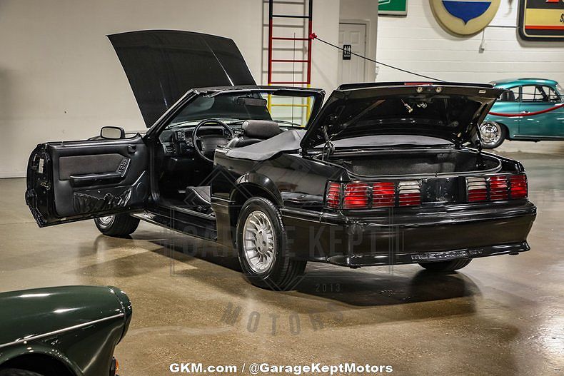 1990 Ford Mustang GT image 3