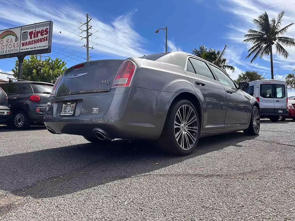 2012 Chrysler 300 S image 4