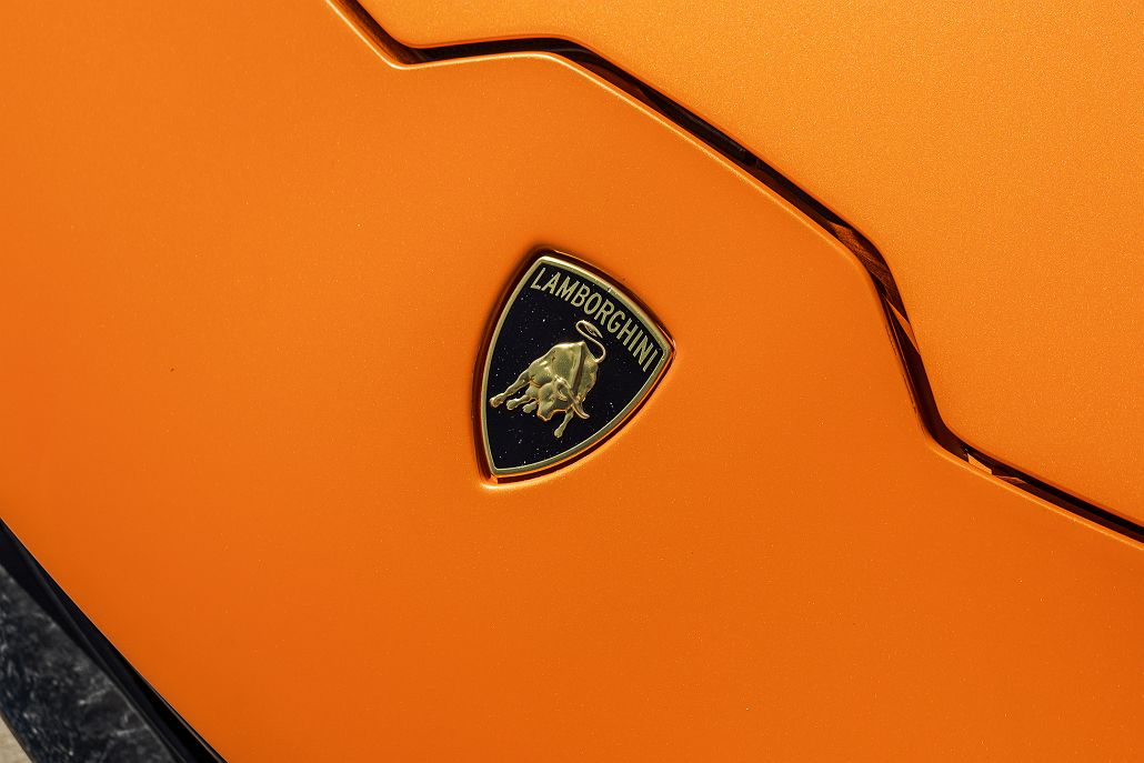 2018 Lamborghini Huracan Performante image 3