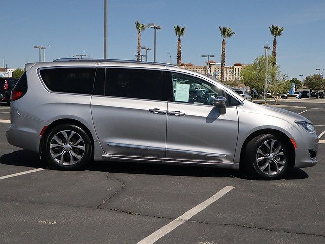 2017 Chrysler Pacifica Limited image 1