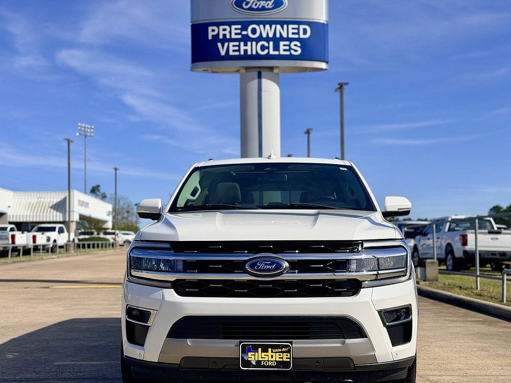 2022 Ford Expedition Limited photo 2