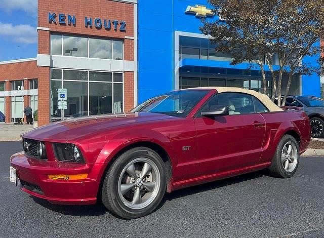 2005 Ford Mustang GT image 0