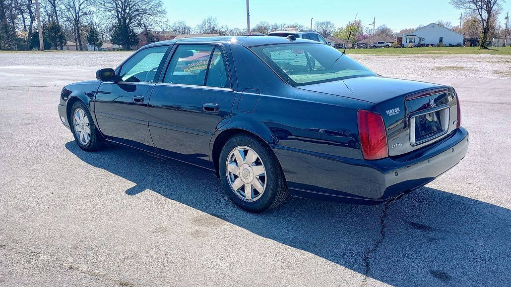 2004 Cadillac DeVille DTS image 3