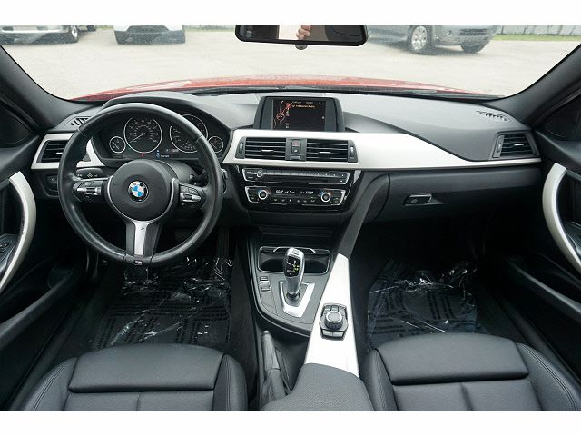 2016 BMW 3 Series 320i image 6