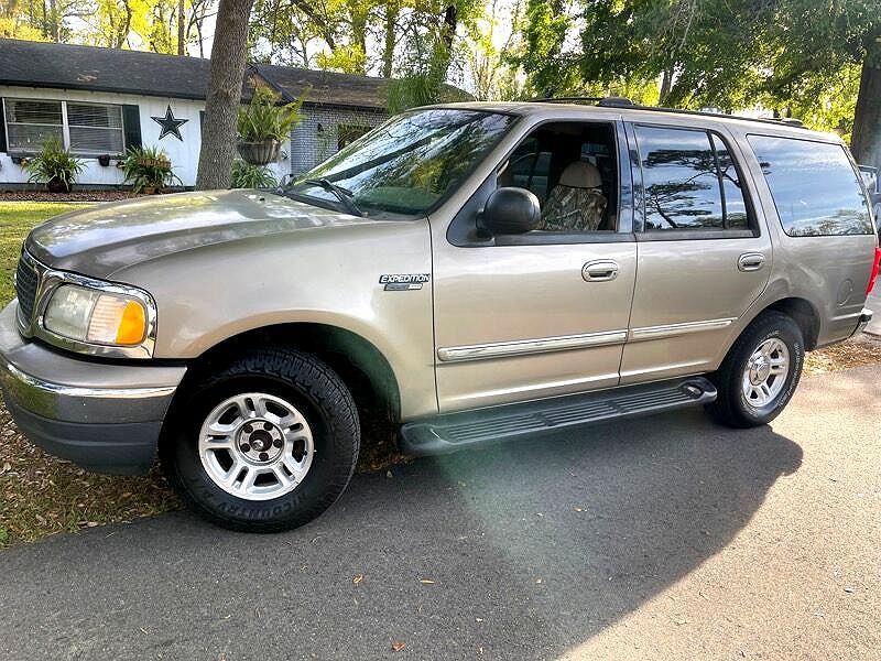 2002 Ford Expedition XLT image 0