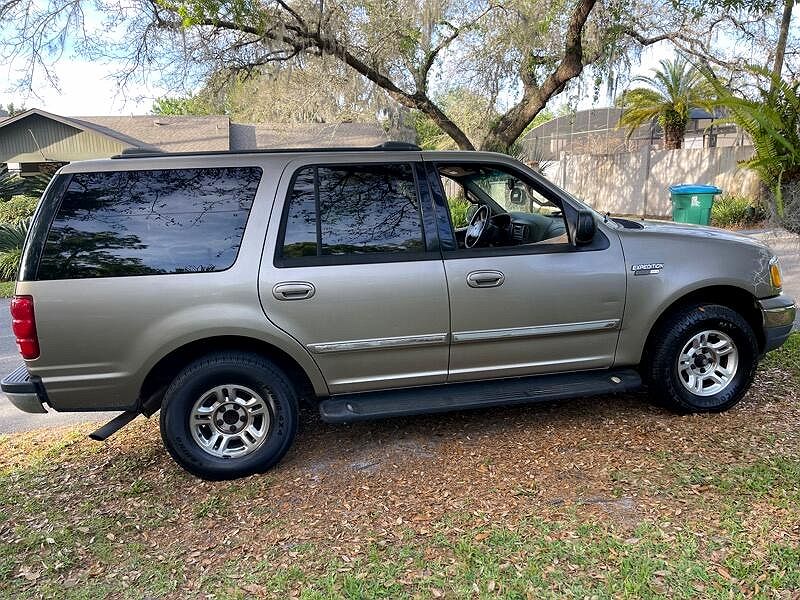 2002 Ford Expedition XLT image 4