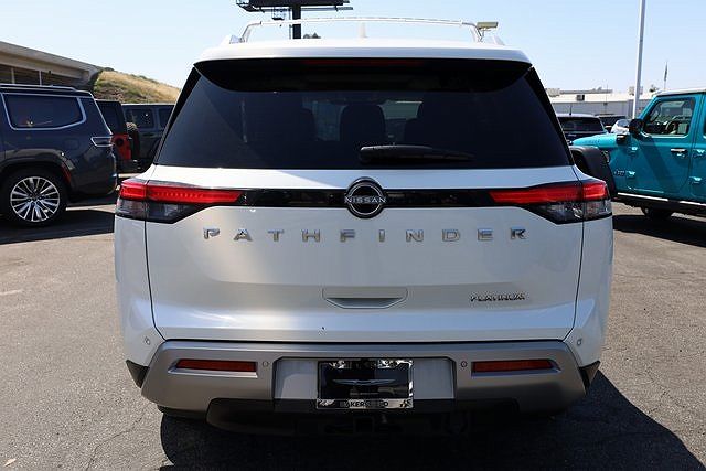 2022 Nissan Pathfinder Platinum image 3