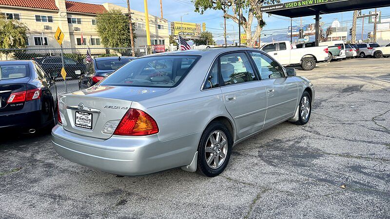 2001 Toyota Avalon XLS image 2