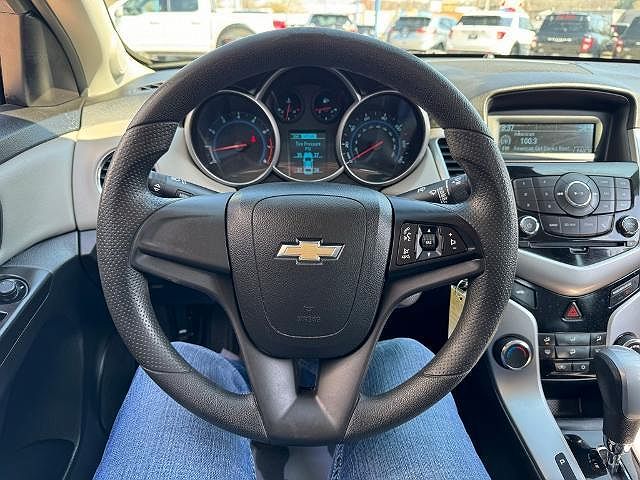 2015 Chevrolet Cruze LS image 21