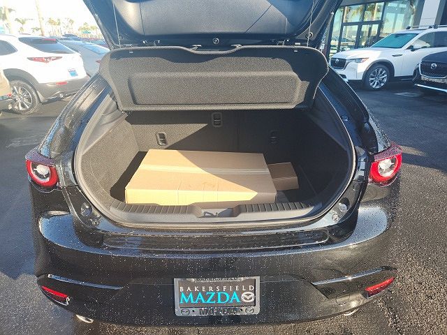 2024 Mazda Mazda3 Premium image 3