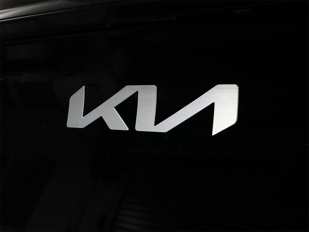 2024 Kia Sportage SX image 3