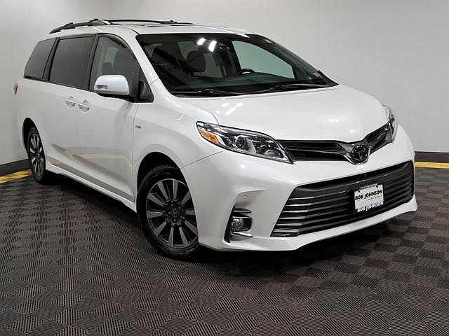 2018 Toyota Sienna Limited image 0