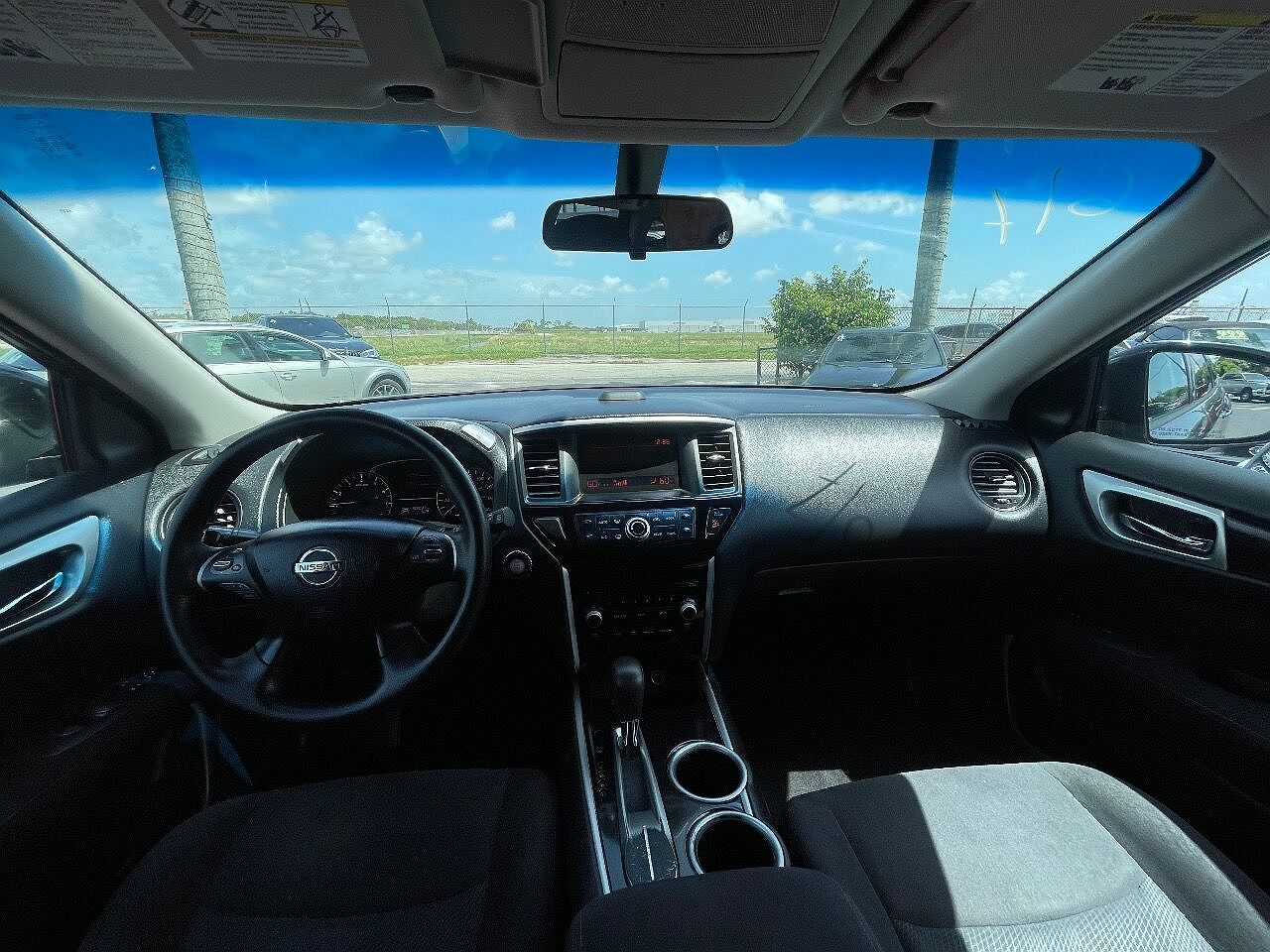 2014 Nissan Pathfinder S image 23