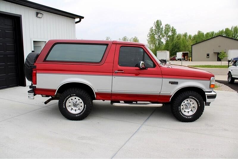 1996 Ford Bronco XLT image 3