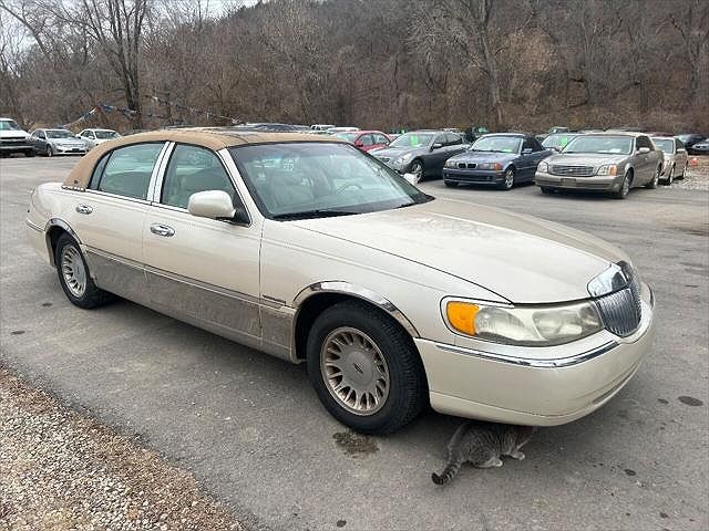 1999 Lincoln Town Car Cartier image 0